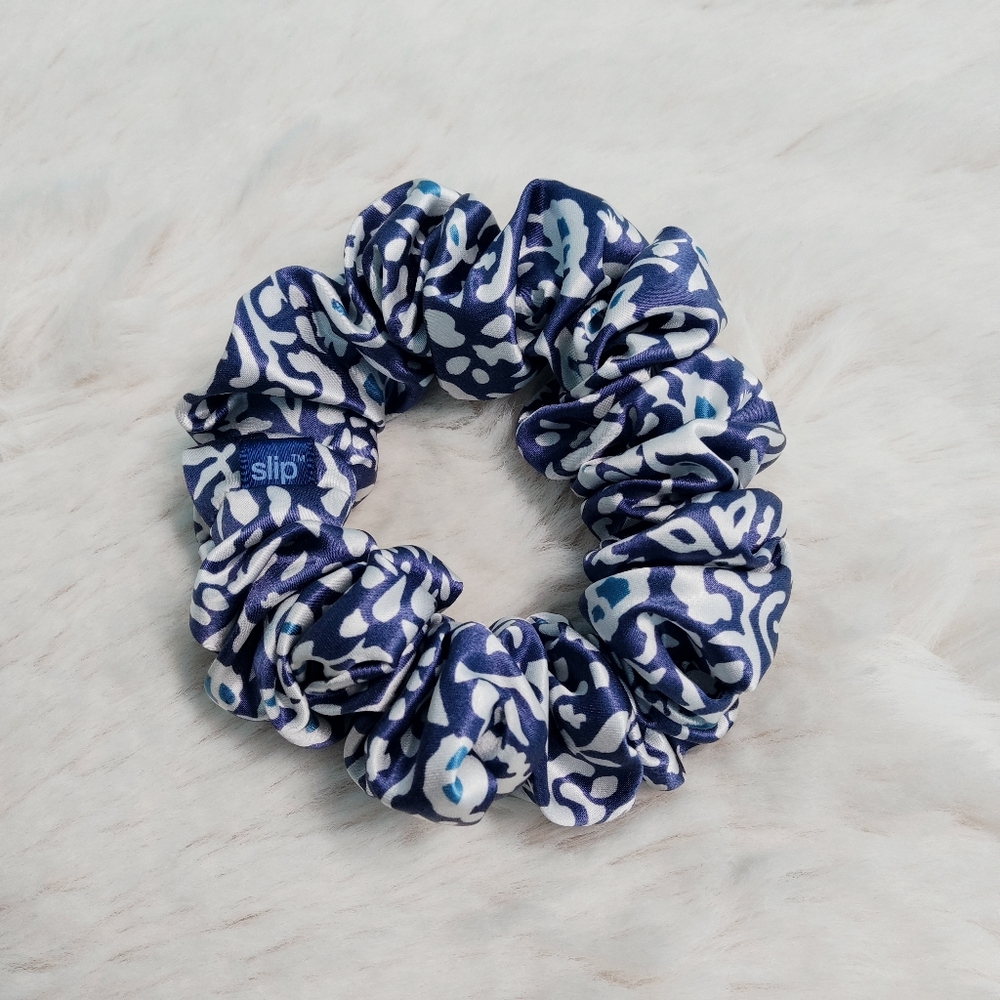 [New] Slip Pure Silk Navy and White Patterned Large Scrunchie